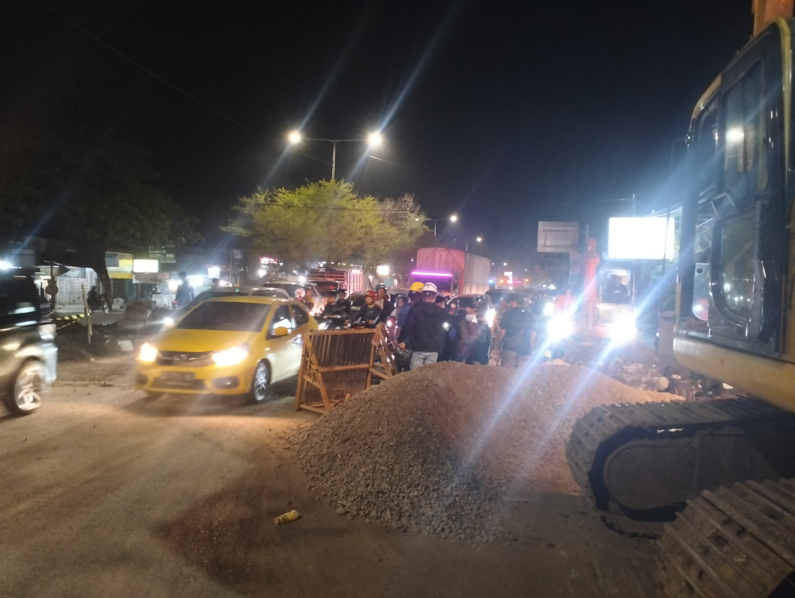 Macet panjang terjadi di perintis kemerdekaan akibat proyek Balai jalan 